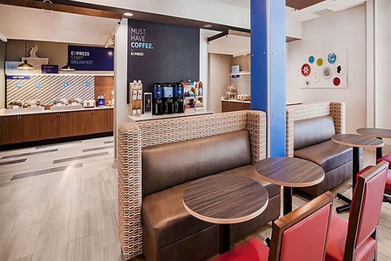 Holiday Inn Express & Suites - Staunton By Ihg Kültér fotó